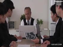 【不倫】[モザイク破壊上司の前で...妻がヌードモデルになりました。14 徳永 しおり