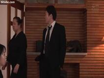 【人妻】  父に気づかれないように...。簑島めぐり