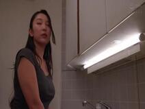 【不倫】  妻が妊娠しているので、エロティックなメンズマッサージ店に行ったら、なんと義母が現れた...。お互い気まずかったけど、すごくエロかったから、結局、本物のクレーマーになっちゃった！それ以来、妻が留守の時は必ずやってます...。本間ゆり